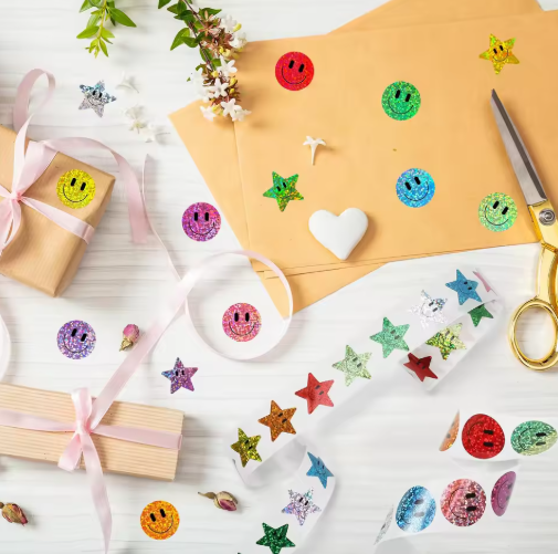 Party Sparkle: 500 Pcs Holographic Colorful Happy Face Stickers for Birthday Favours